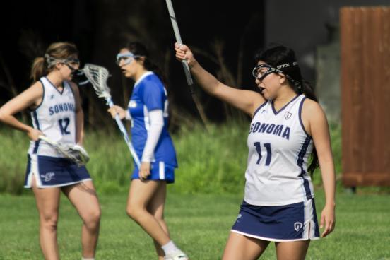 women's lacrosse club playing