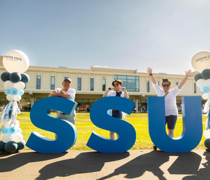 Parents and student standing infront of SSU letters